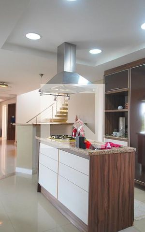 Casa à venda com 450m², 5 quartos e 4 vagas Casa à venda com 450m², 5 quartos e 4 vagasCozinha