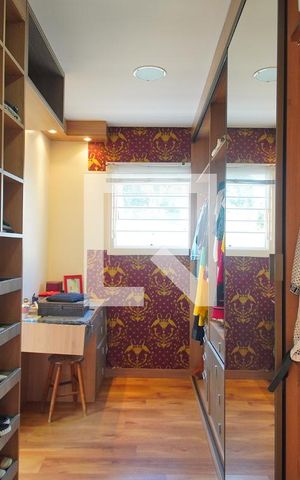 Casa à venda com 450m², 5 quartos e 4 vagas Casa à venda com 450m², 5 quartos e 4 vagasCloset da suíte 1