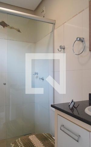 Casa à venda com 450m², 5 quartos e 4 vagas Casa à venda com 450m², 5 quartos e 4 vagasBanheiro