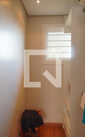 Casa à venda com 450m², 5 quartos e 4 vagas Casa à venda com 450m², 5 quartos e 4 vagasCloset da suíte 4