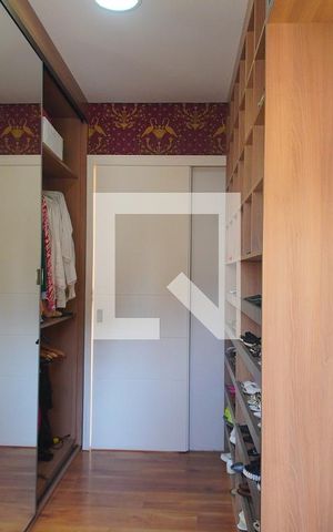 Casa à venda com 450m², 5 quartos e 4 vagas Casa à venda com 450m², 5 quartos e 4 vagasCloset da suíte 1