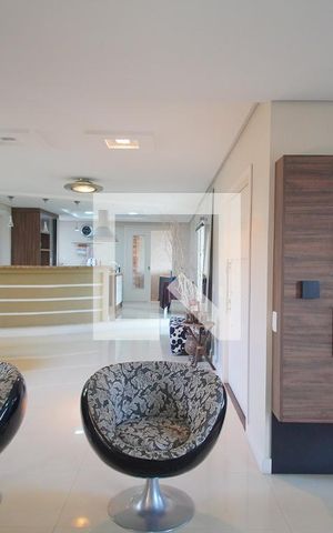 Casa à venda com 450m², 5 quartos e 4 vagas Casa à venda com 450m², 5 quartos e 4 vagasSala
