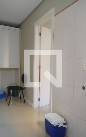 Casa à venda com 450m², 5 quartos e 4 vagas Casa à venda com 450m², 5 quartos e 4 vagasÁrea de Serviço