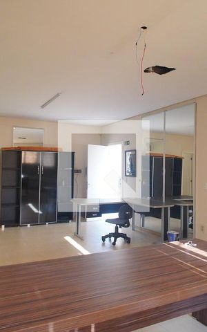 Casa à venda com 450m², 5 quartos e 4 vagas Casa à venda com 450m², 5 quartos e 4 vagasEscritório
