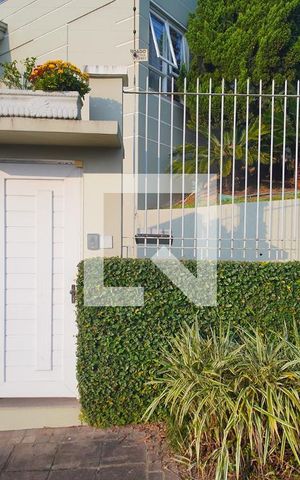 Casa à venda com 450m², 5 quartos e 4 vagas Casa à venda com 450m², 5 quartos e 4 vagasFachada
