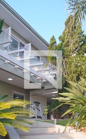 Casa à venda com 450m², 5 quartos e 4 vagas Casa à venda com 450m², 5 quartos e 4 vagasEntrada