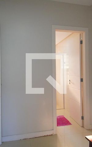 Casa à venda com 450m², 5 quartos e 4 vagas Casa à venda com 450m², 5 quartos e 4 vagasQuarto de Serviço