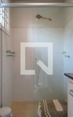 Casa à venda com 450m², 5 quartos e 4 vagas Casa à venda com 450m², 5 quartos e 4 vagasBanheiro