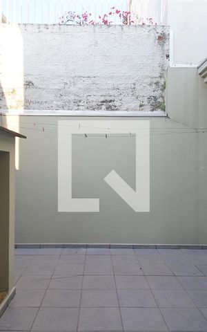 Casa à venda com 450m², 5 quartos e 4 vagas Casa à venda com 450m², 5 quartos e 4 vagasvista do Quarto de Serviço