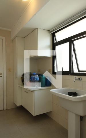 Apartamento à venda com 235m², 3 quartos e 3 vagasÁrea de serviço 