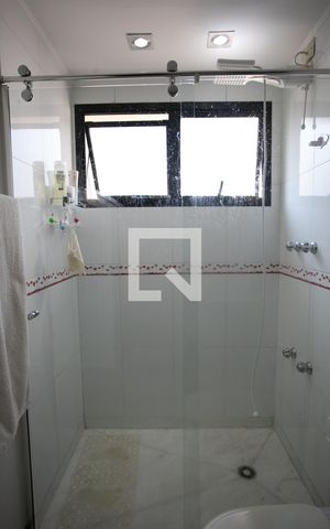 Apartamento à venda com 210m², 3 quartos e 3 vagas Apartamento à venda com 210m², 3 quartos e 3 vagasBanheiro suíte 2