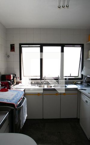 Apartamento à venda com 210m², 3 quartos e 3 vagas Apartamento à venda com 210m², 3 quartos e 3 vagascozinha