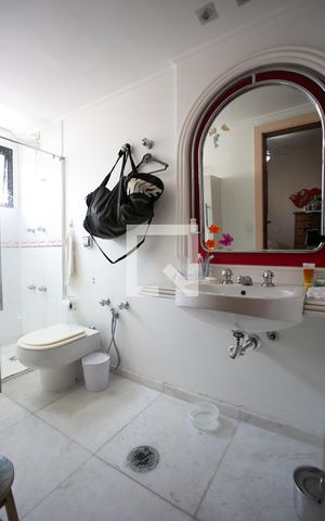 Apartamento à venda com 210m², 3 quartos e 3 vagas Apartamento à venda com 210m², 3 quartos e 3 vagasBanheiro da Suíte 1