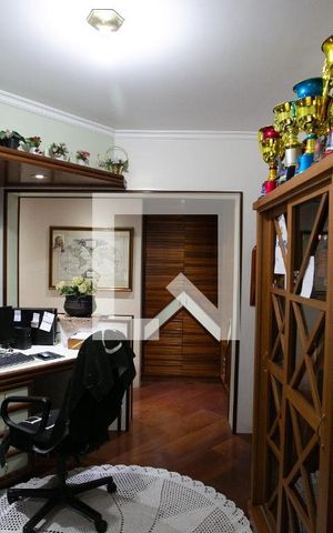 Apartamento à venda com 210m², 3 quartos e 3 vagas Apartamento à venda com 210m², 3 quartos e 3 vagasEscritório