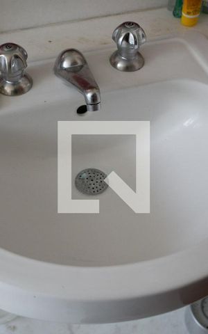 Apartamento à venda com 210m², 3 quartos e 3 vagas Apartamento à venda com 210m², 3 quartos e 3 vagasBanheiro da Suíte 1