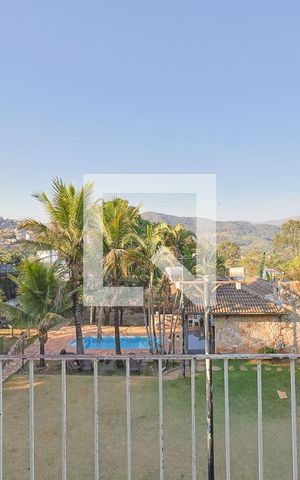 Casa de condomínio à venda com 560m², 5 quartos e 6 vagas Casa de condomínio à venda com 560m², 5 quartos e 6 vagasVista/Sala 2