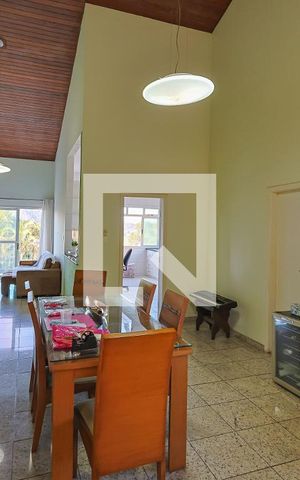 Casa de condomínio à venda com 560m², 5 quartos e 6 vagas Casa de condomínio à venda com 560m², 5 quartos e 6 vagasSala