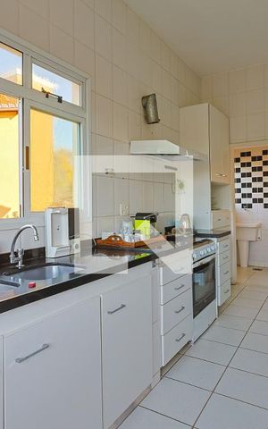 Casa de condomínio à venda com 560m², 5 quartos e 6 vagas Casa de condomínio à venda com 560m², 5 quartos e 6 vagasCozinha