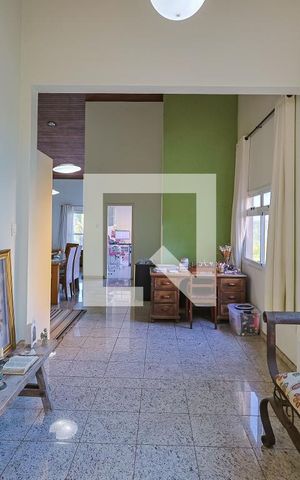 Casa de condomínio à venda com 560m², 5 quartos e 6 vagas Casa de condomínio à venda com 560m², 5 quartos e 6 vagasSala
