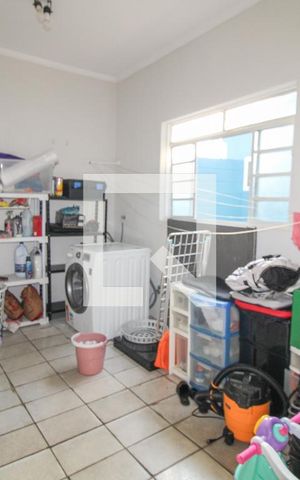 Casa à venda com 230m², 3 quartos e 3 vagas Casa à venda com 230m², 3 quartos e 3 vagasÁrea externa