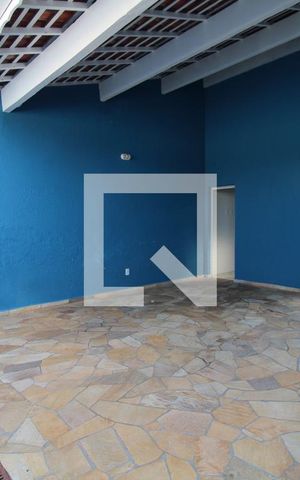 Casa à venda com 230m², 3 quartos e 3 vagas Casa à venda com 230m², 3 quartos e 3 vagasÁrea externa