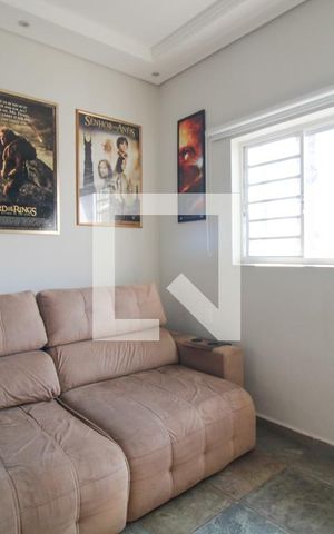 Casa à venda com 230m², 3 quartos e 3 vagas Casa à venda com 230m², 3 quartos e 3 vagasSala