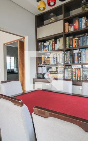 Casa à venda com 230m², 3 quartos e 3 vagas Casa à venda com 230m², 3 quartos e 3 vagasSala