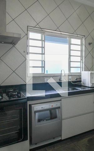 Casa à venda com 230m², 3 quartos e 3 vagas Casa à venda com 230m², 3 quartos e 3 vagasCozinha