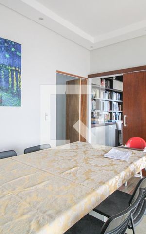 Casa à venda com 230m², 3 quartos e 3 vagas Casa à venda com 230m², 3 quartos e 3 vagasSala