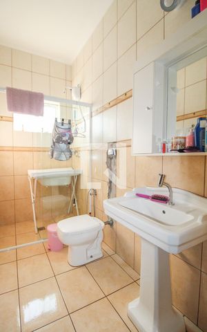 Casa à venda com 230m², 3 quartos e 3 vagas Casa à venda com 230m², 3 quartos e 3 vagasBanheiro social