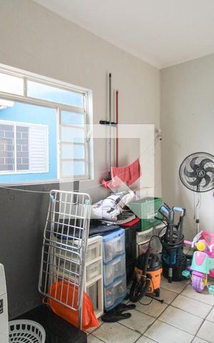 Casa à venda com 230m², 3 quartos e 3 vagas Casa à venda com 230m², 3 quartos e 3 vagasÁrea externa