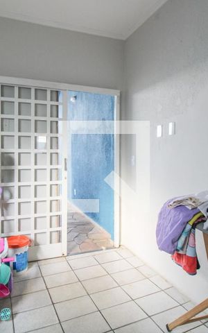 Casa à venda com 230m², 3 quartos e 3 vagas Casa à venda com 230m², 3 quartos e 3 vagasÁrea externa