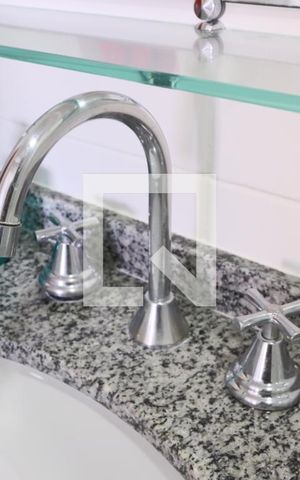 Apartamento à venda com 65m², 2 quartos e 1 vaga Apartamento à venda com 65m², 2 quartos e 1 vagaBanheiro
