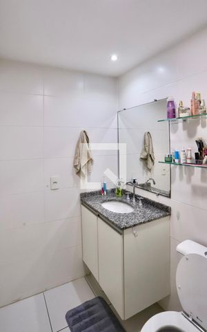 Apartamento à venda com 65m², 2 quartos e 1 vaga Apartamento à venda com 65m², 2 quartos e 1 vagaBanheiro
