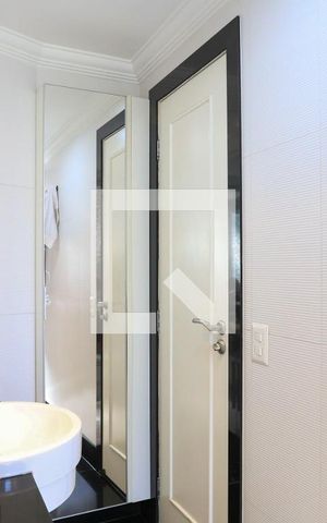 Apartamento à venda com 200m², 4 quartos e 2 vagas Apartamento à venda com 200m², 4 quartos e 2 vagasBanheiro de serviço