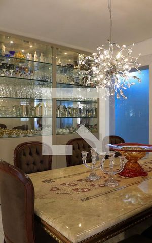 Apartamento à venda com 200m², 4 quartos e 2 vagas Apartamento à venda com 200m², 4 quartos e 2 vagasSala