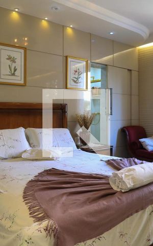 Apartamento à venda com 200m², 4 quartos e 2 vagas Apartamento à venda com 200m², 4 quartos e 2 vagasSuíte