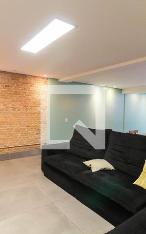 Casa à venda com 194m², 4 quartos e 2 vagas Casa à venda com 194m², 4 quartos e 2 vagasSala