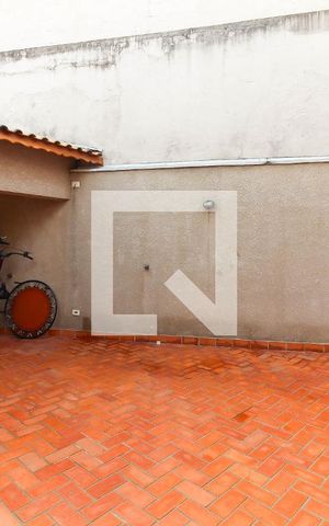 Casa à venda com 194m², 4 quartos e 2 vagas Casa à venda com 194m², 4 quartos e 2 vagasQuintal