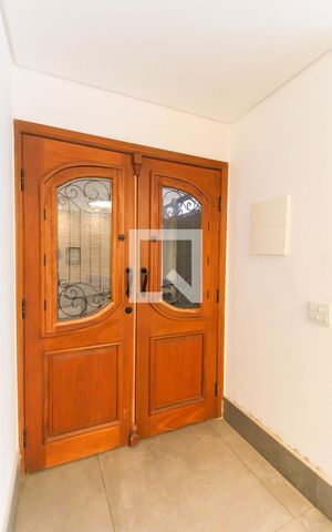 Casa à venda com 194m², 4 quartos e 2 vagas Casa à venda com 194m², 4 quartos e 2 vagasSala