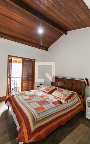 Casa à venda com 194m², 4 quartos e 2 vagas Casa à venda com 194m², 4 quartos e 2 vagasSuíte 4