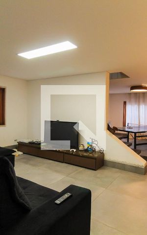 Casa à venda com 194m², 4 quartos e 2 vagas Casa à venda com 194m², 4 quartos e 2 vagasSala