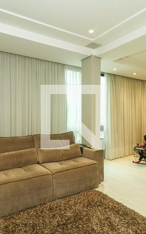 Apartamento à venda com 270m², 3 quartos e 2 vagas Apartamento à venda com 270m², 3 quartos e 2 vagasSala de TV