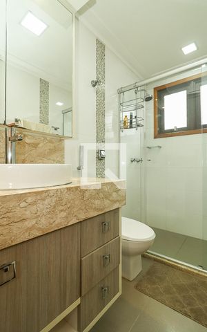 Apartamento à venda com 270m², 3 quartos e 2 vagas Apartamento à venda com 270m², 3 quartos e 2 vagasBanheiro da Suíte