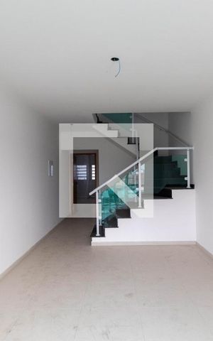 Casa à venda com 179m², 3 quartos e 2 vagas Casa à venda com 179m², 3 quartos e 2 vagasSala