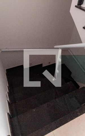 Casa à venda com 179m², 3 quartos e 2 vagas Casa à venda com 179m², 3 quartos e 2 vagasEscada