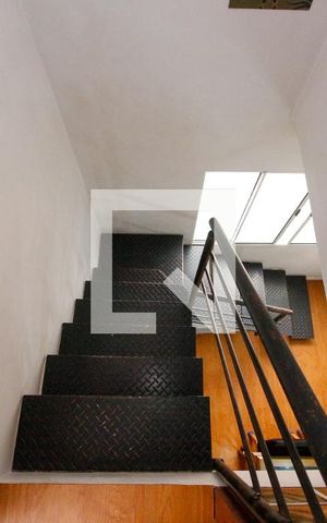 Apartamento à venda com 98m², 4 quartos e 1 vagaEscada