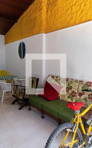 Casa à venda com 104m², 2 quartos e sem vaga Casa à venda com 104m², 2 quartos e sem vagaSala