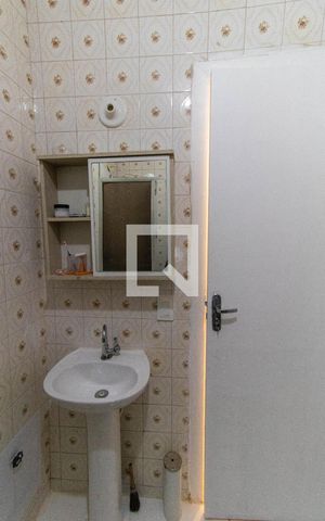 Casa à venda com 104m², 2 quartos e sem vaga Casa à venda com 104m², 2 quartos e sem vagaBanheiro
