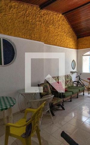 Casa à venda com 104m², 2 quartos e sem vaga Casa à venda com 104m², 2 quartos e sem vagaSala